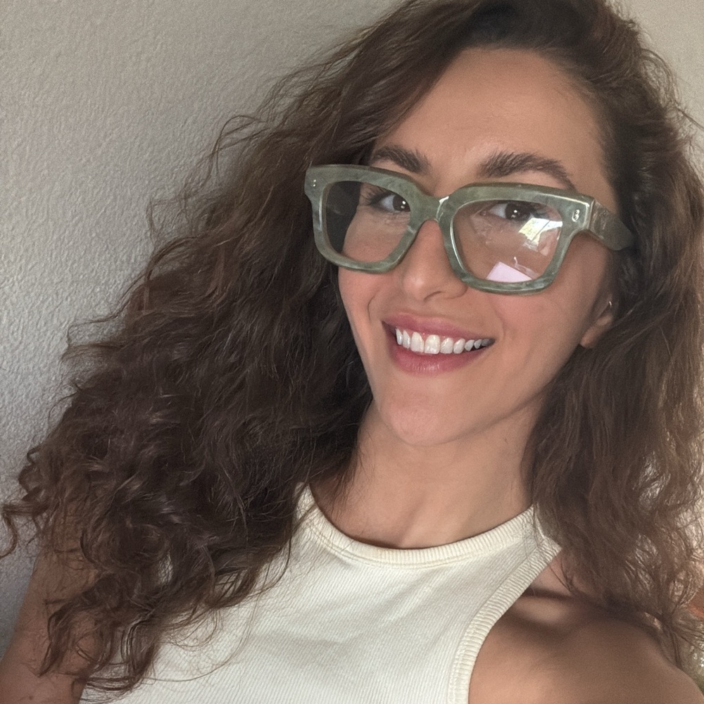 Meet your Posher, Liana